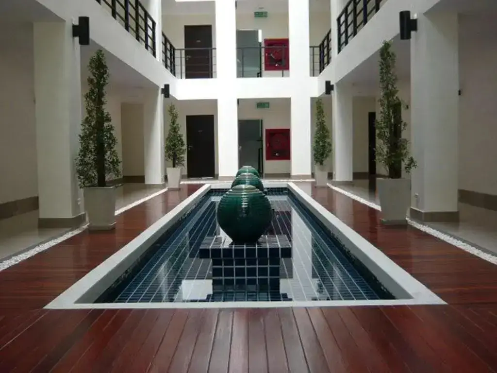Бангкок: The Atrium Ratchada 13