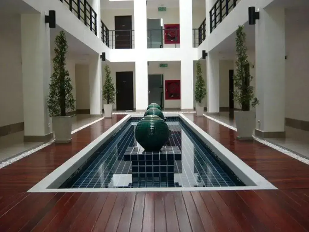 Бангкок: The Atrium Ratchada 13