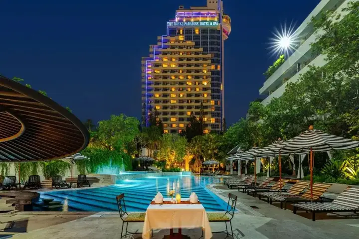 Пхукет: Курортный отель The Royal Paradise Hotel & Spa