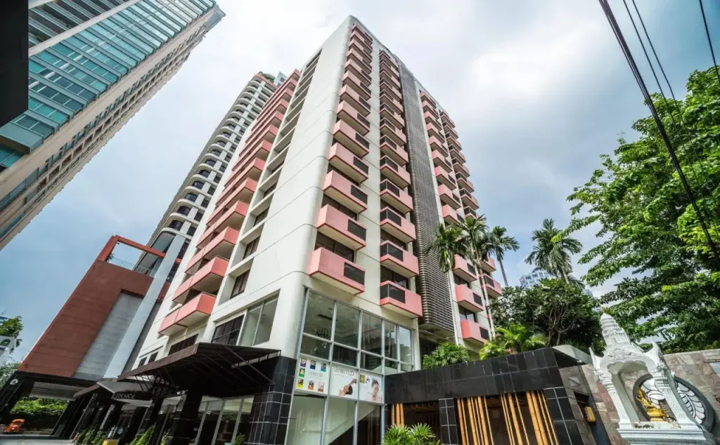 Bandara Silom Suites — фото 1