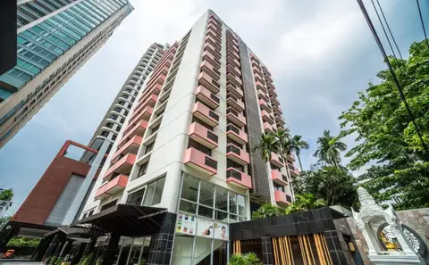 Bandara Silom Suites — фото 1