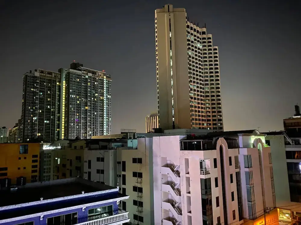 Бангкок: 13 Coins Tower Hotel Ratchada