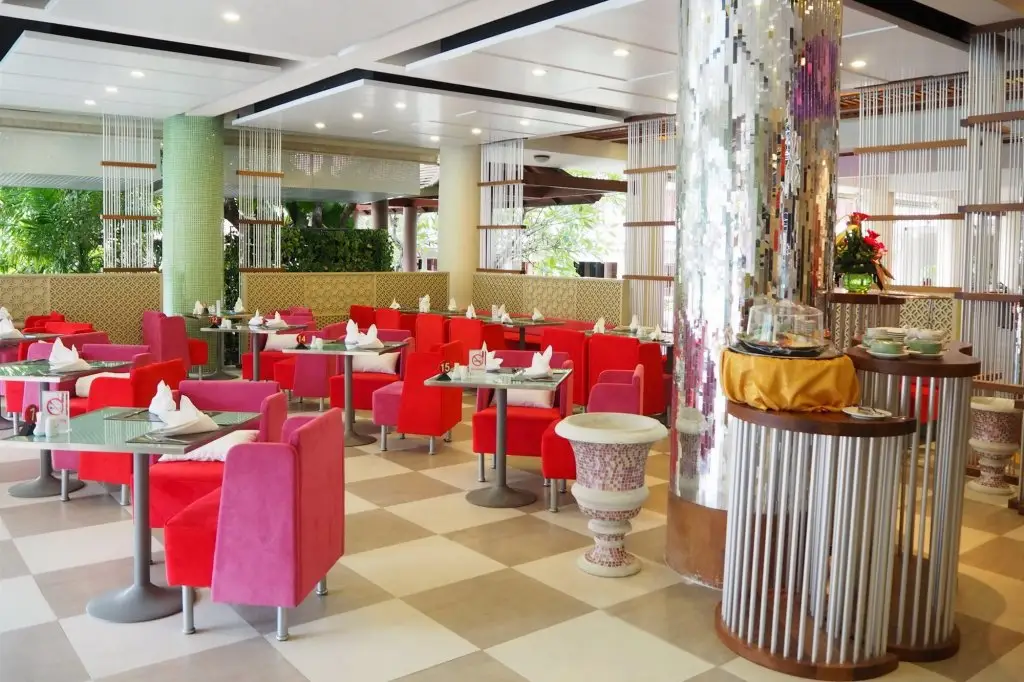Кату: Patong Beach Hotel by See2Sea