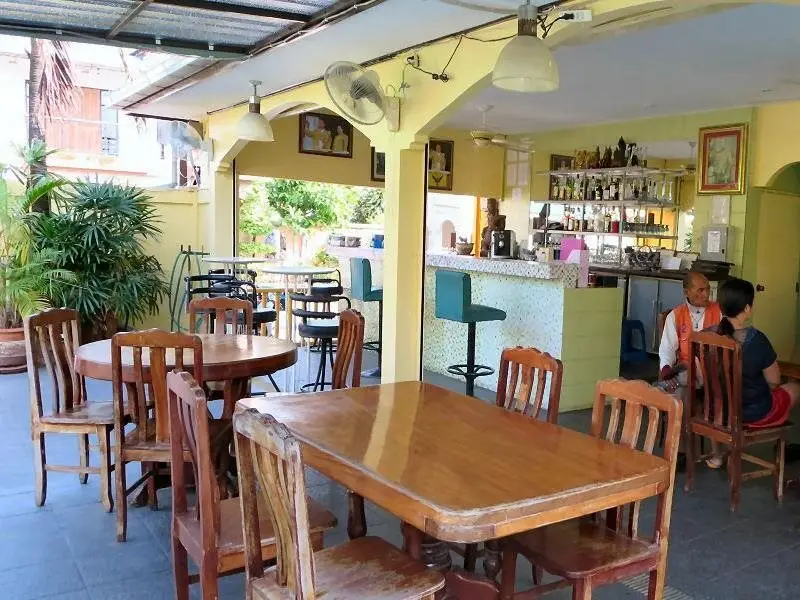 Паттайя: New Dao Café