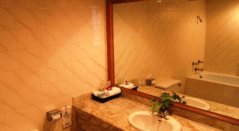 Пхукет: Golden Sand Inn