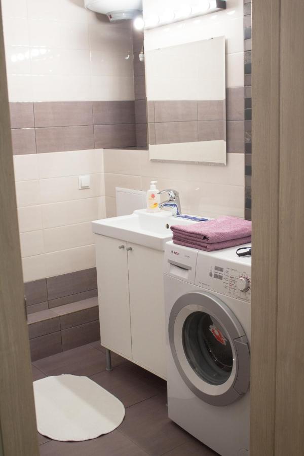 Омск: Apartment Izumrudnyy Bereg