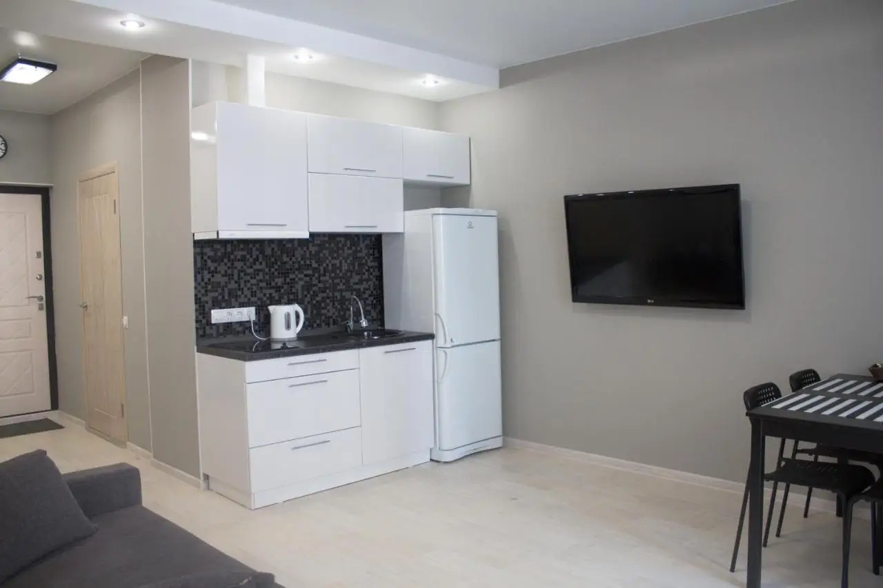 Омск: Apartment Izumrudnyy Bereg
