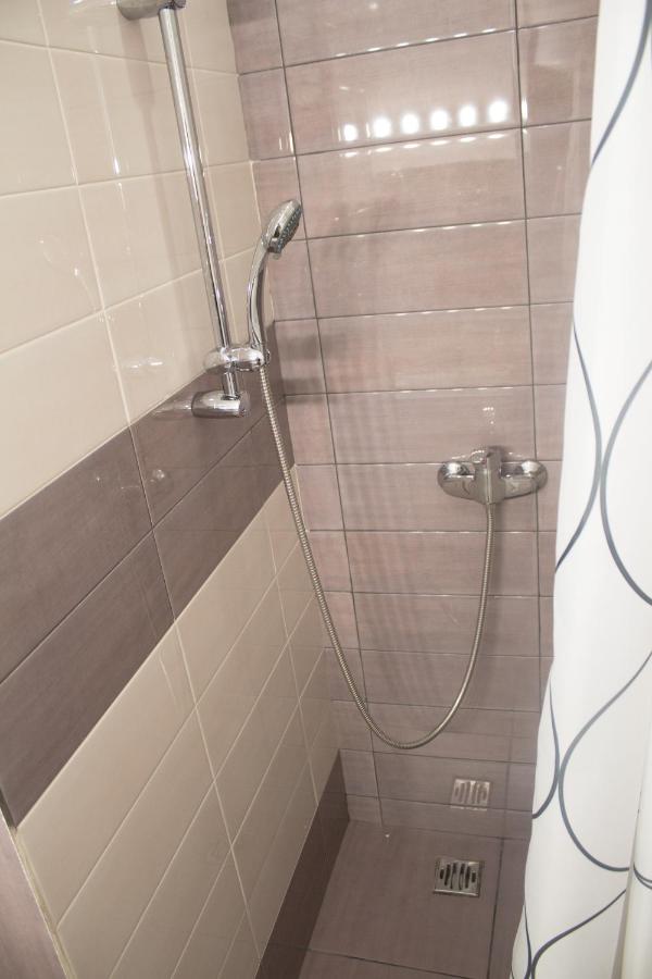 Омск: Apartment Izumrudnyy Bereg