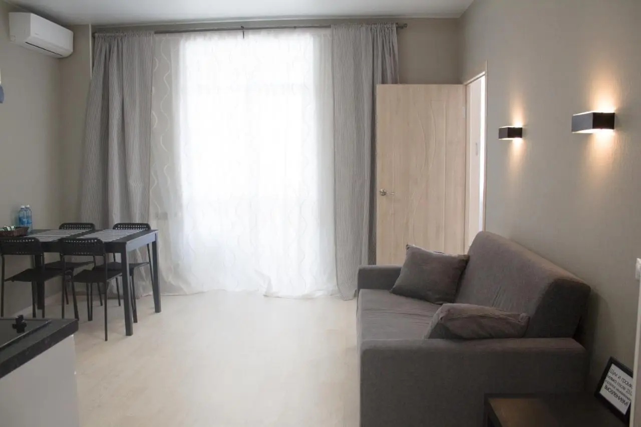 Омск: Apartment Izumrudnyy Bereg