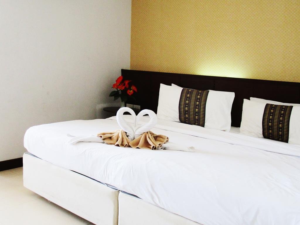 Кату: The Son Patong Beach Hotel