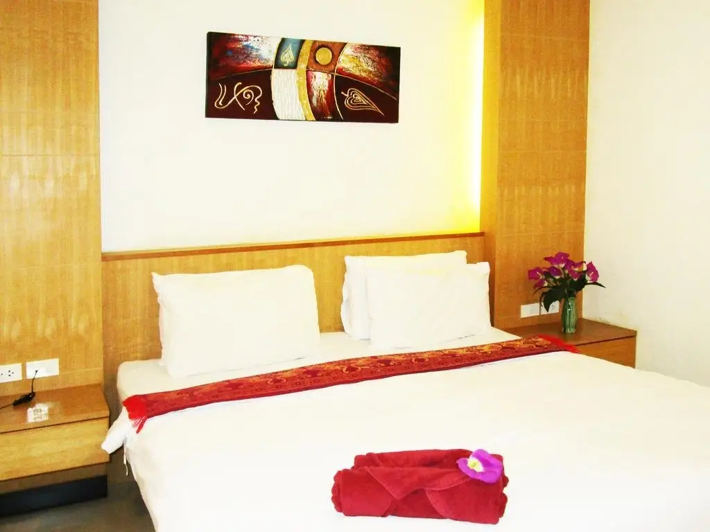 Кату: The Son Patong Beach Hotel