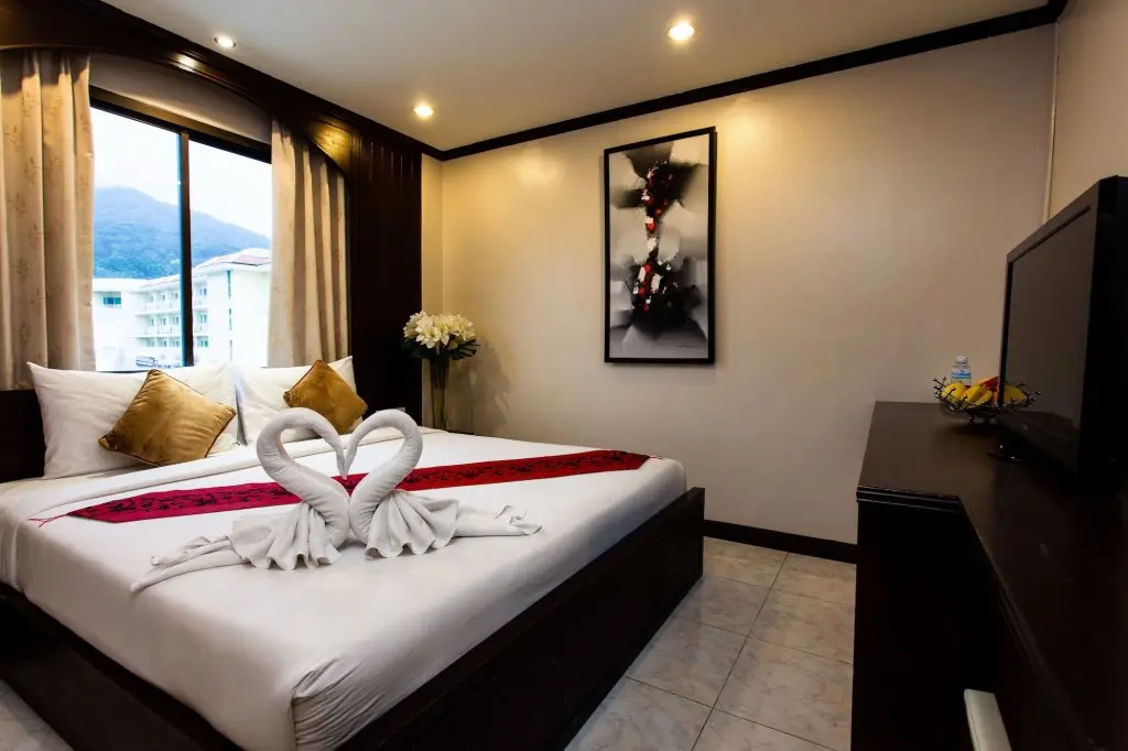 Кату: @ White Patong