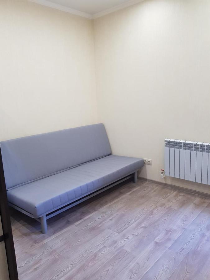Омск: Apartamenty "Izumrud"
