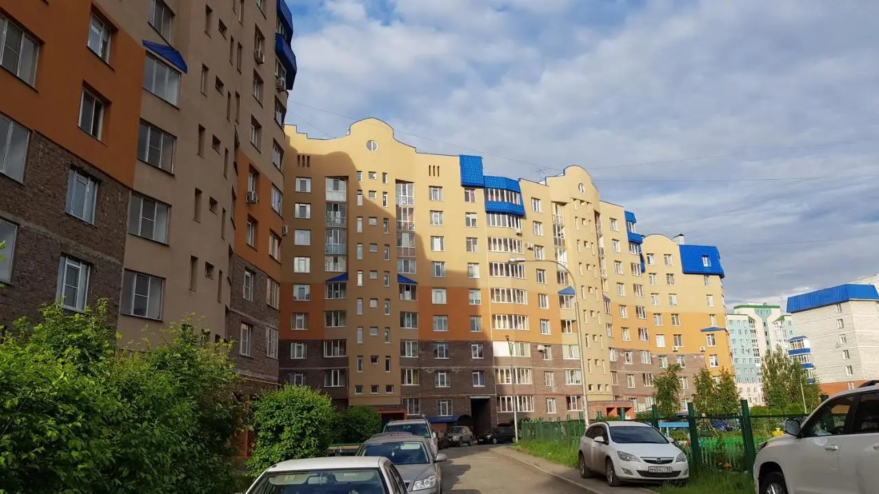 Омск: Apartamenty "Izumrud"