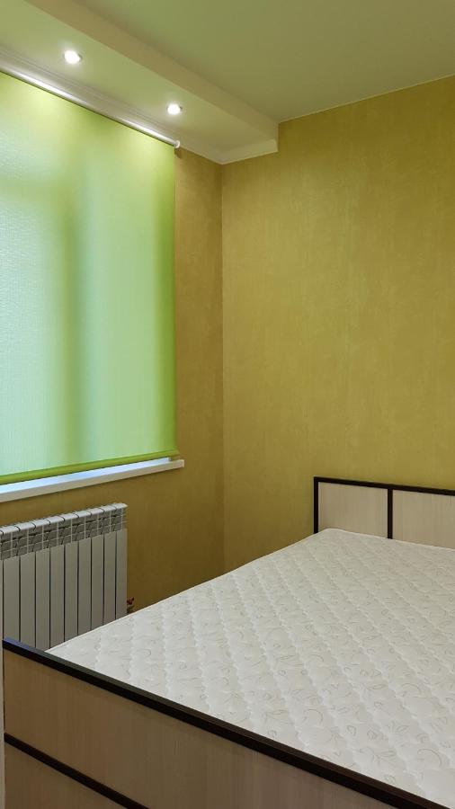 Омск: Apartamenty "Izumrud"
