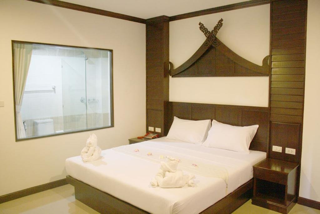 Кату: Santi White House Patong Hotel