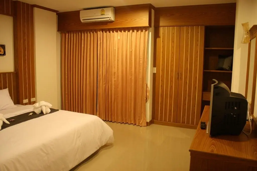 Santi White House Patong Hotel — фото 1