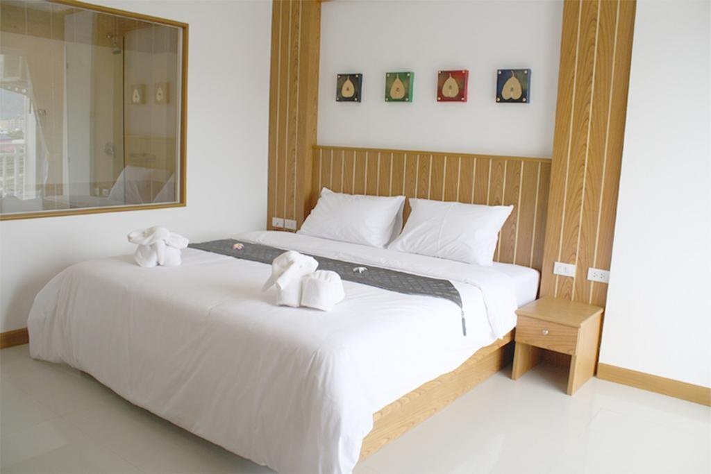 Кату: Santi White House Patong Hotel