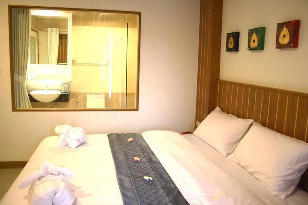 Кату: Santi White House Patong Hotel