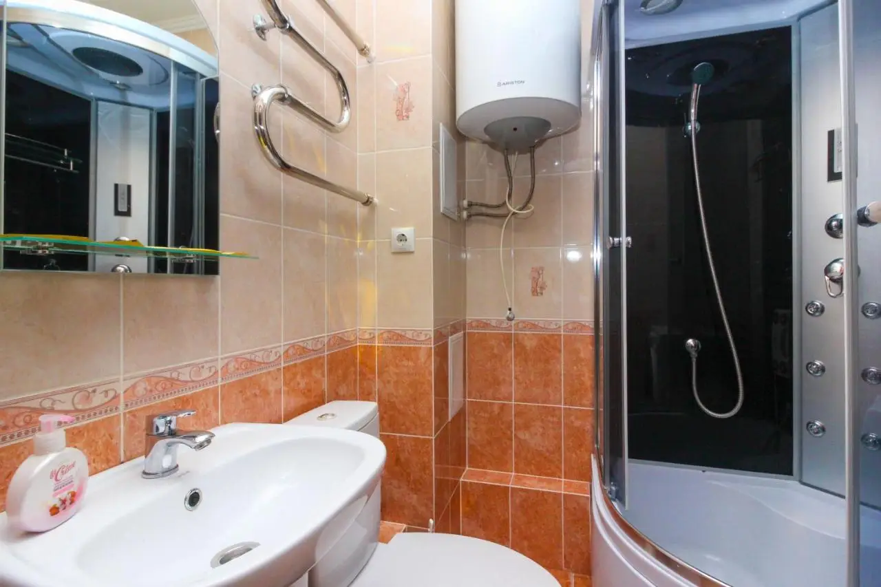 Омск: Nikhouse apartment Izumrud