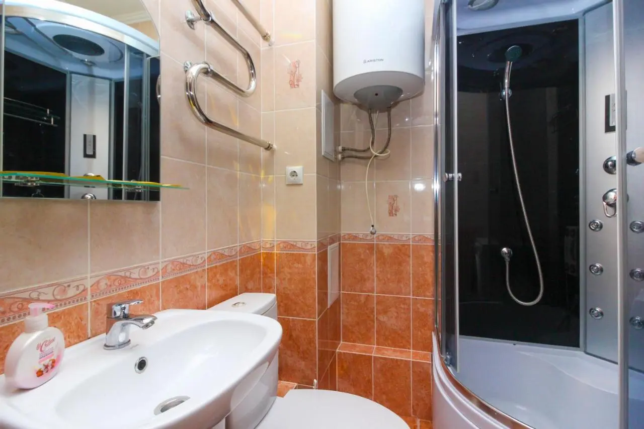 Омск: Nikhouse apartment Izumrud