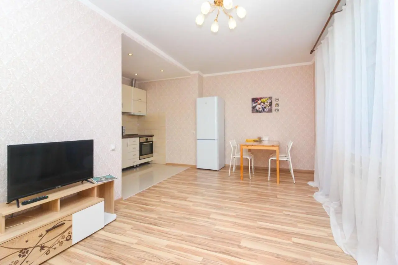 Омск: Nikhouse apartment Izumrud