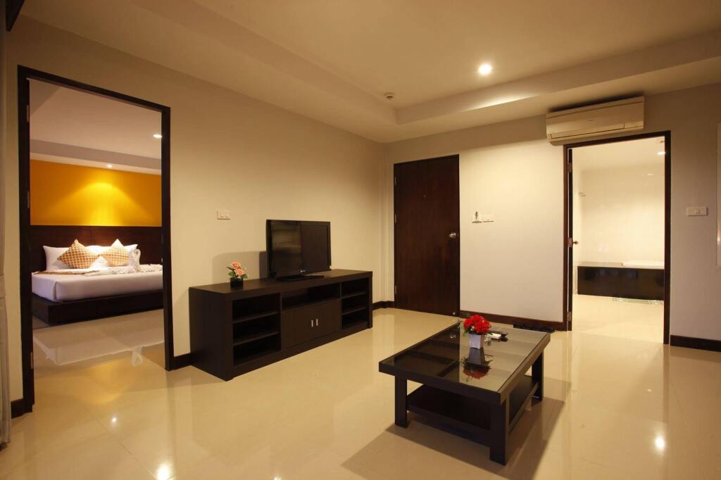 Муанг: Nize Hotel