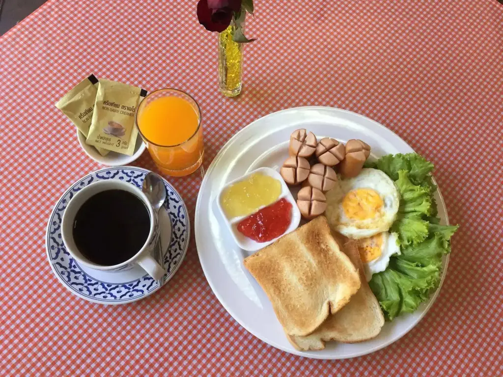 Бангкок: We Train Hotel Donmuang
