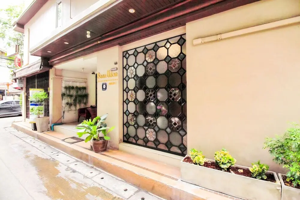 Бангкок: Baan Udom Hostel