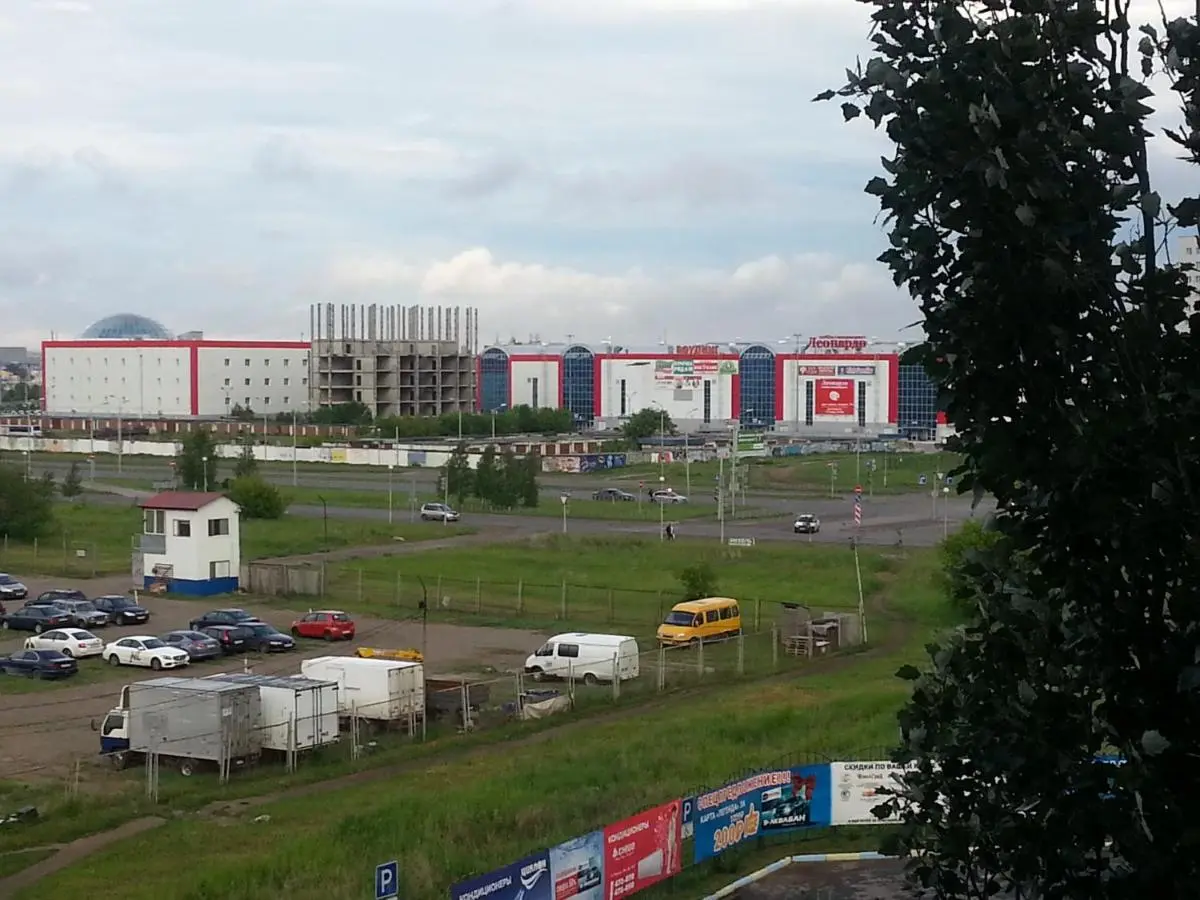 Омск: Apartment on prospekt Komarova 31