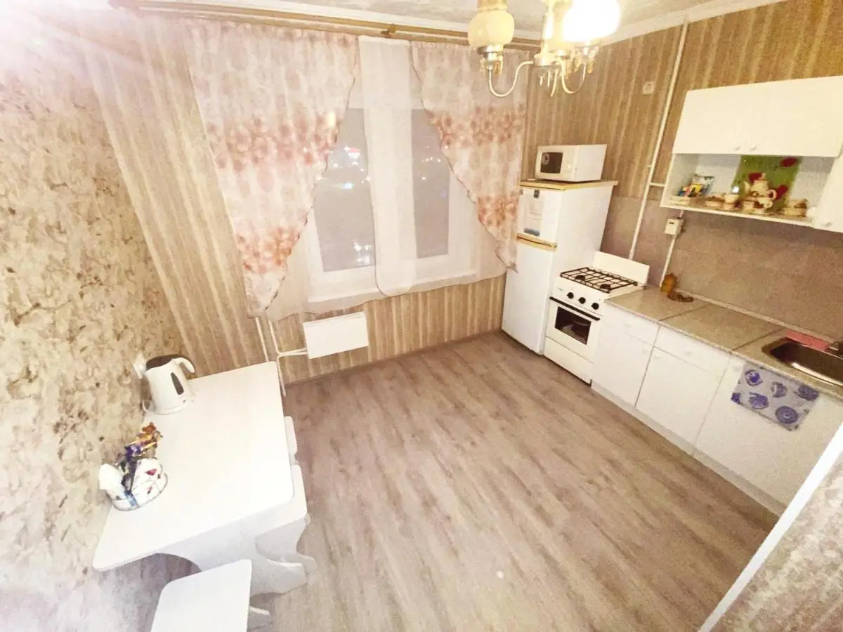 Омск: Apartment on prospekt Komarova 31