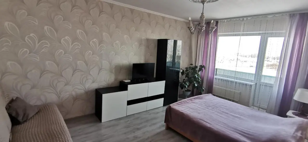 Омск: Apartment on prospekt Komarova 31