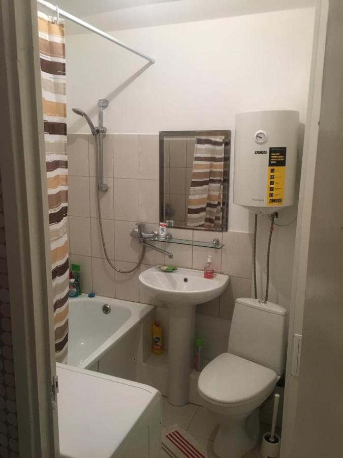 Омск: Apartment on prospekt Komarova 31