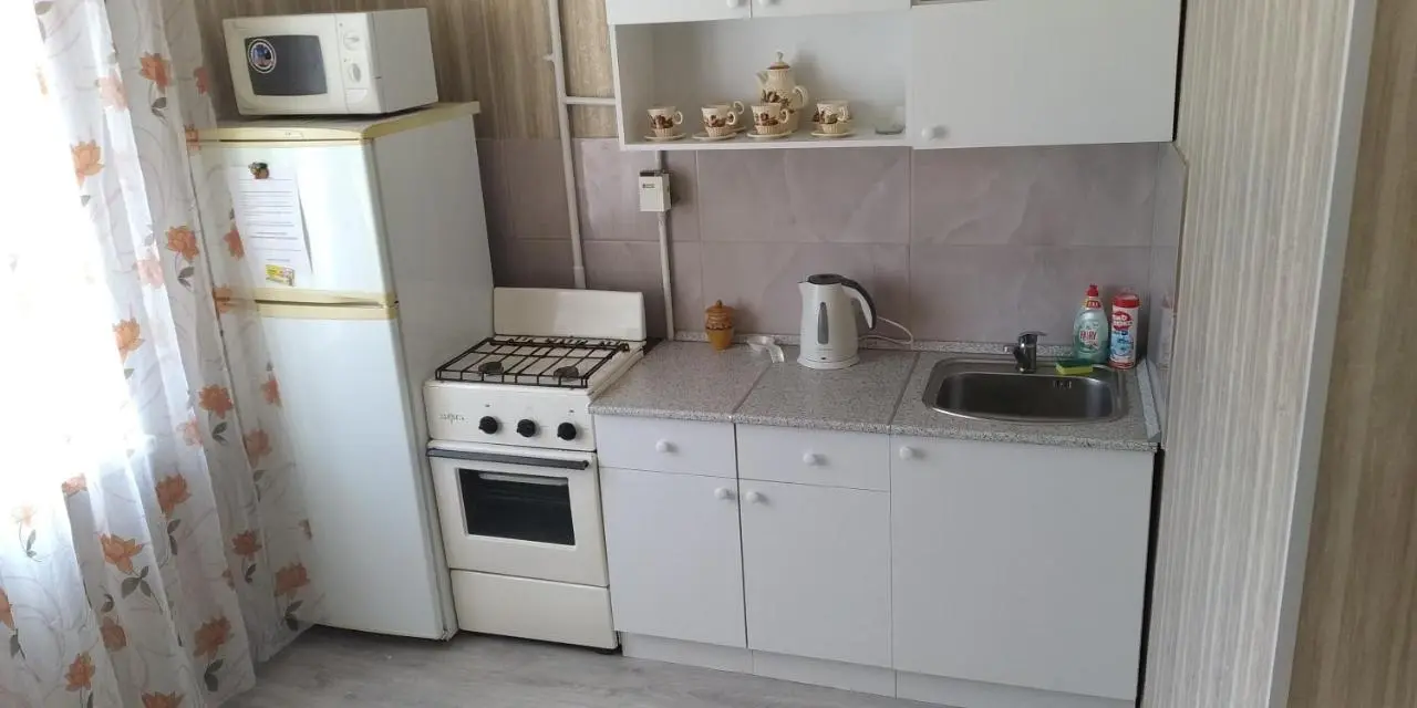 Омск: Apartment on prospekt Komarova 31