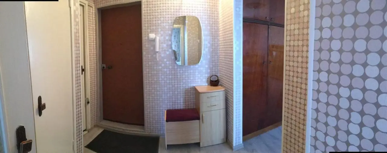 Омск: Apartment on prospekt Komarova 31