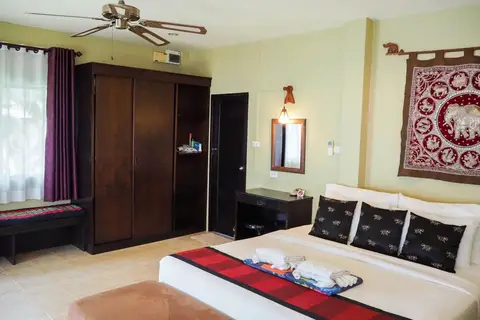 Lanta Castaway Beach Resort — фото 1