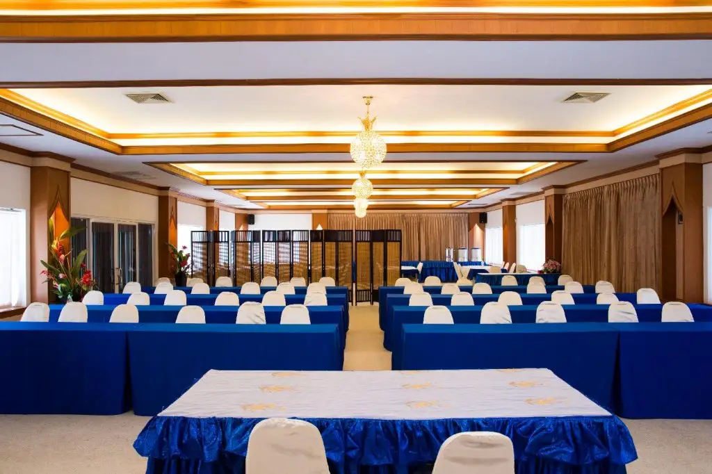 Castle Howchow Beach Resort Hotel — фото 1
