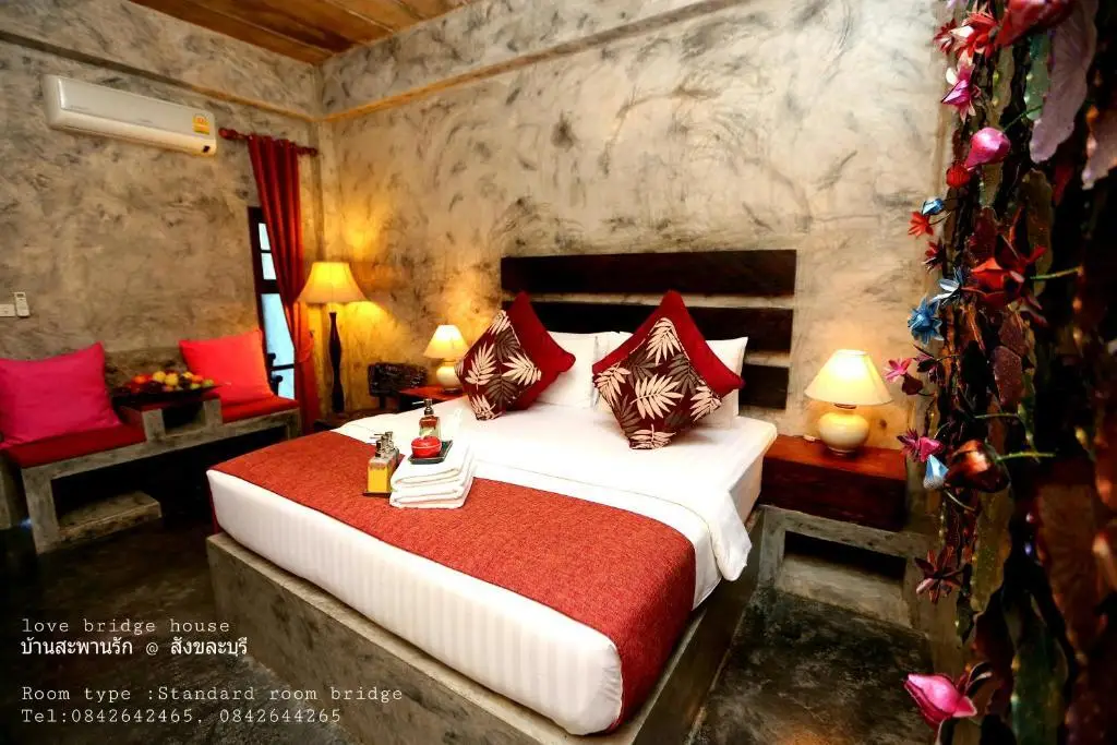 Сангкхла Бури: Love Bridge House