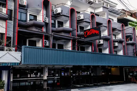 The Classroom Hotel — фото 1