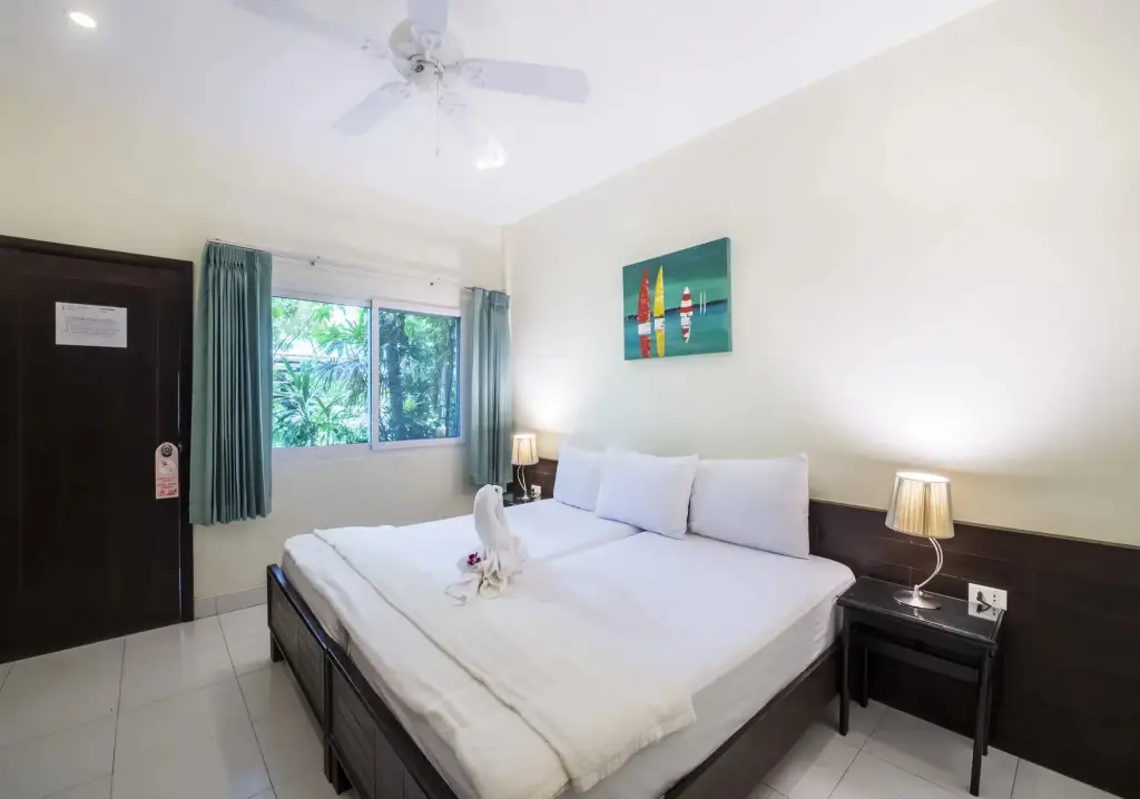 Патонг: Lokal Phuket