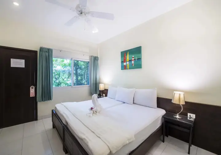 Патонг: Lokal Phuket
