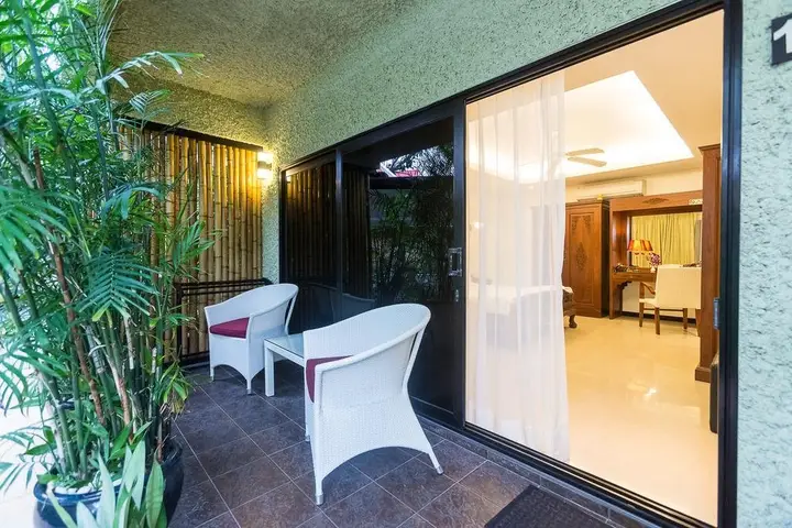 Патонг: Lokal Phuket