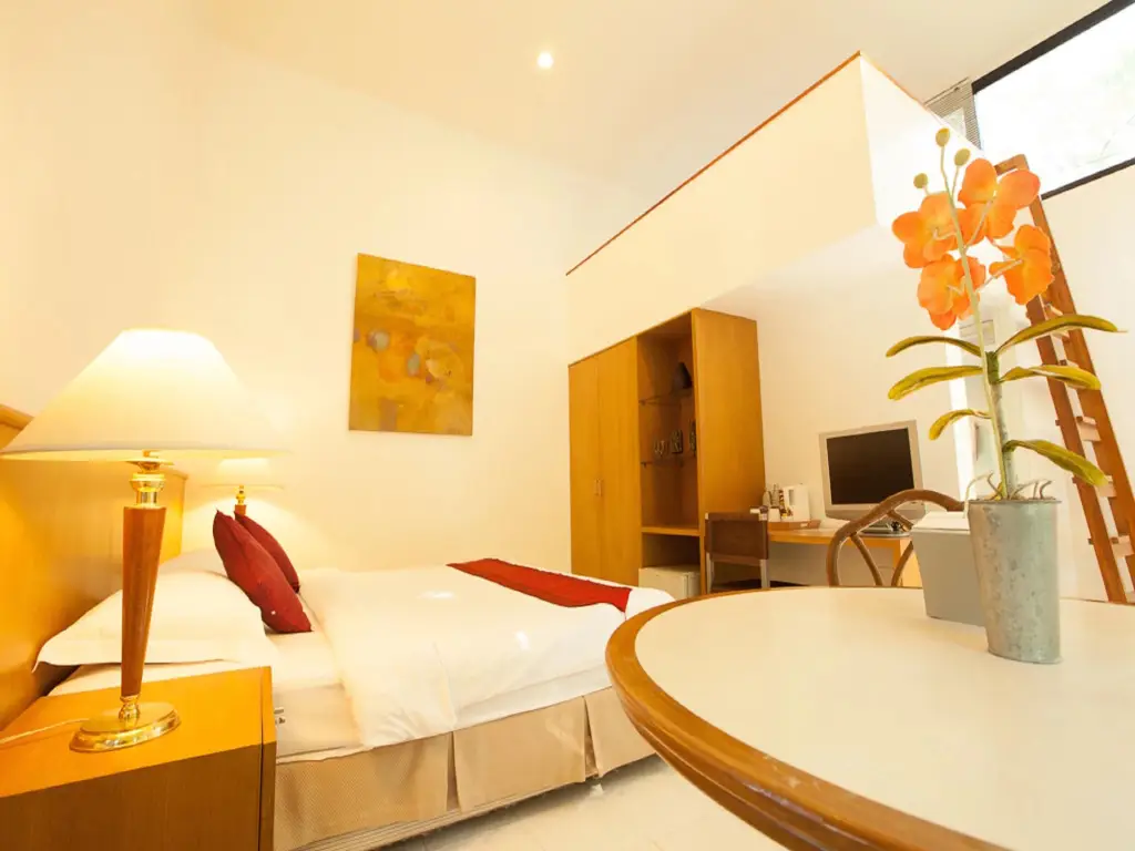 Хуахин: Nern Chalet Beachfront Hotel
