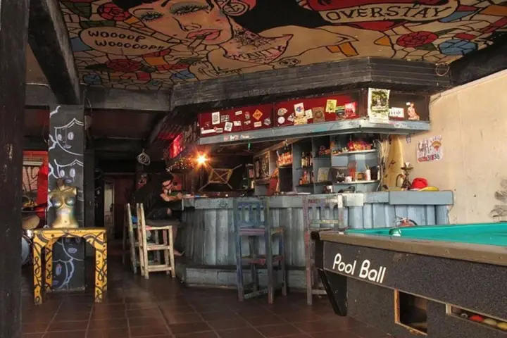 Бангкок: The Overstay Art Hostel