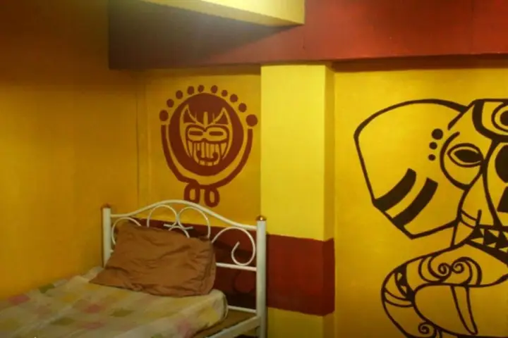 Бангкок: The Overstay Art Hostel