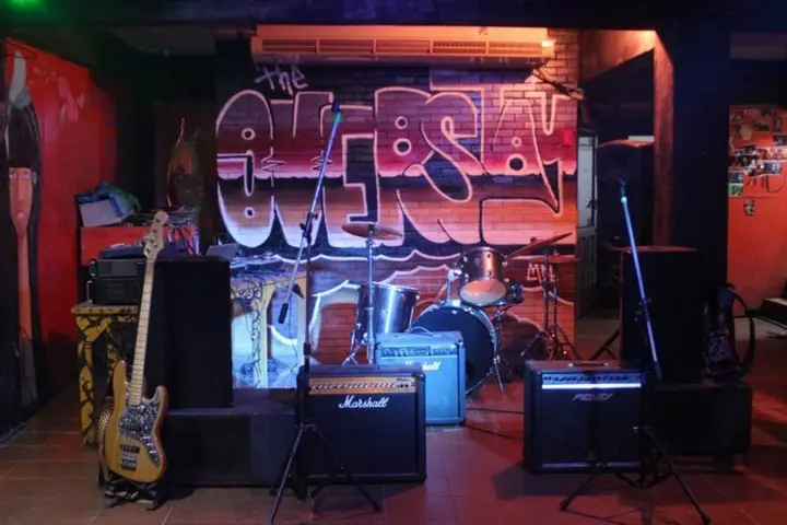 Бангкок: The Overstay Art Hostel