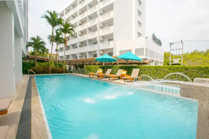 Пхукет: Отель Recenta Suite Phuket Suanluang