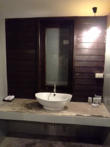 Пхак Хай: The Bank River House