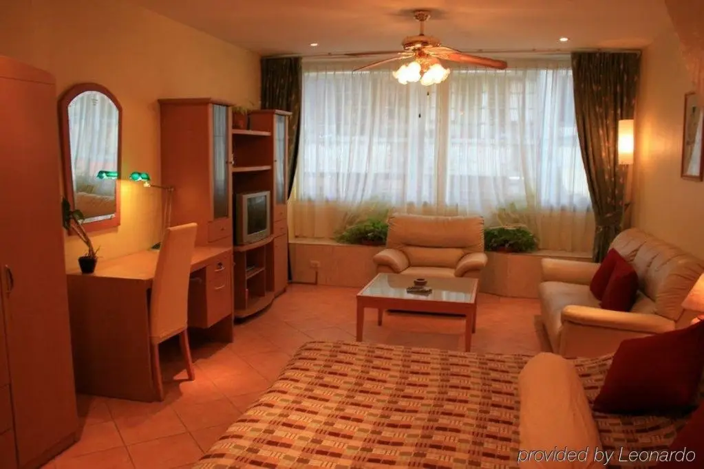Кату: Aquarius Guesthouse & Sauna Adults Only