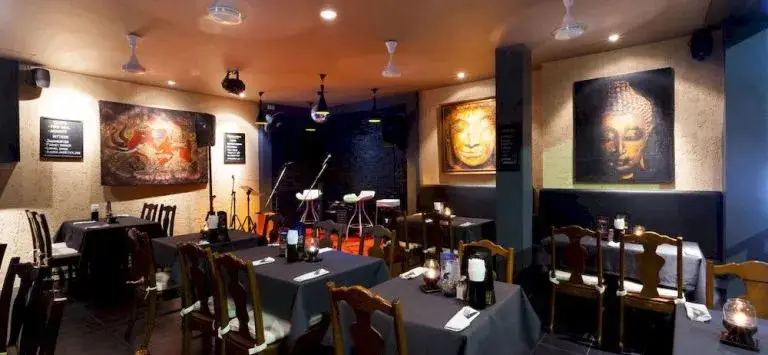 Муанг: Two Chefs Inn